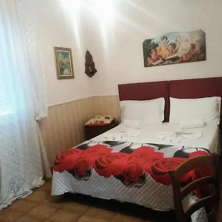 Hillary House Fiumicino