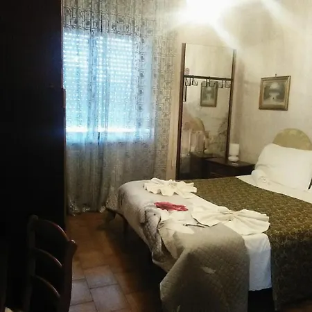 Hillary House Pensjonat 3*