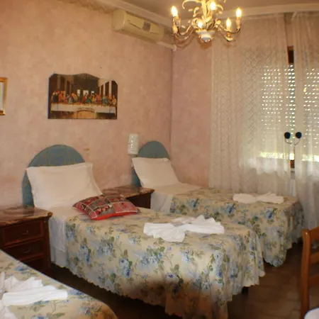 Hillary House Fiumicino