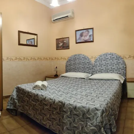 Hillary House 3*